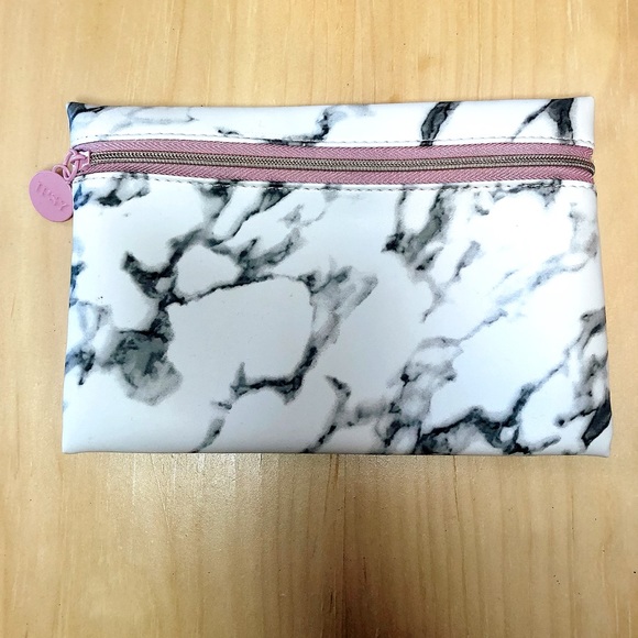ipsy Handbags - New Ipsy Makeup Bag